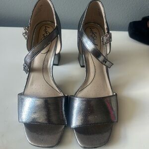 Life Stride silver women’s heels 9.5